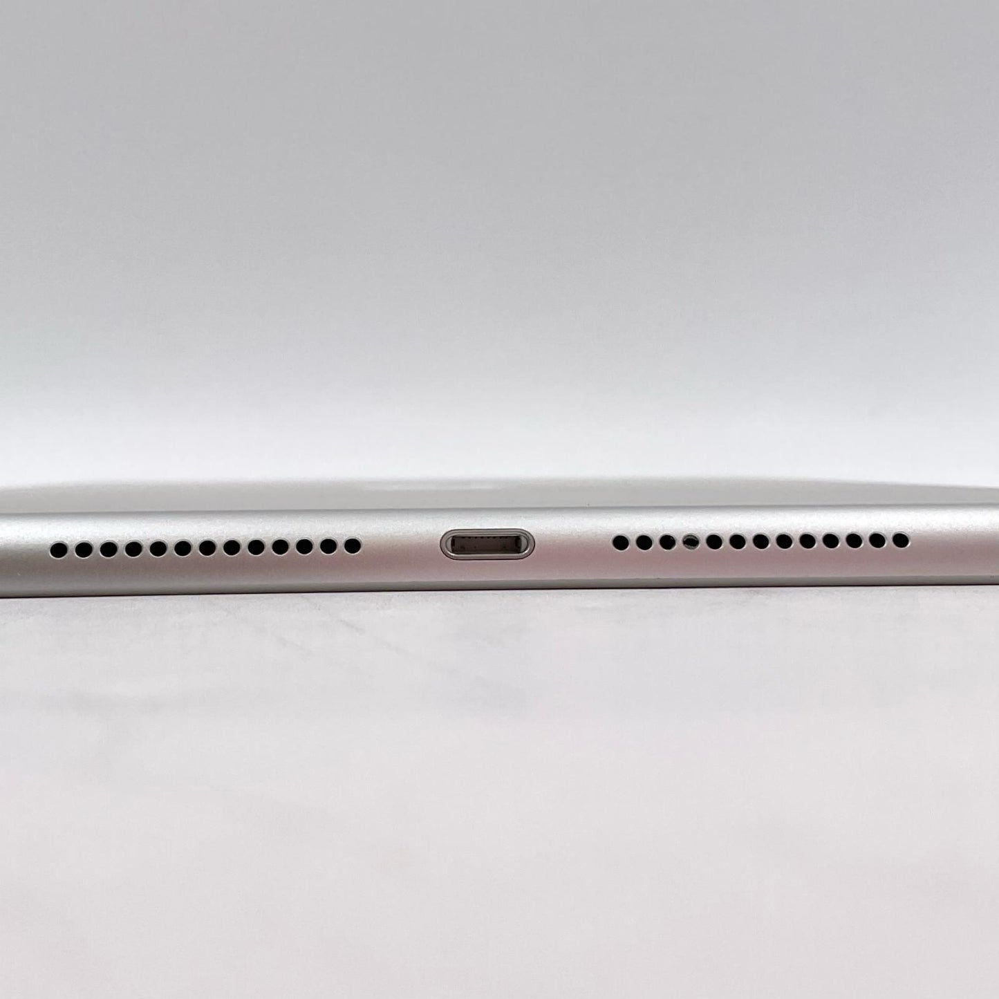 【全額返金保証】【最速発送】Apple iPad iPad 10.2インチ 第9世代 256GB シルバー Wi-Fi 美品 動作確認済