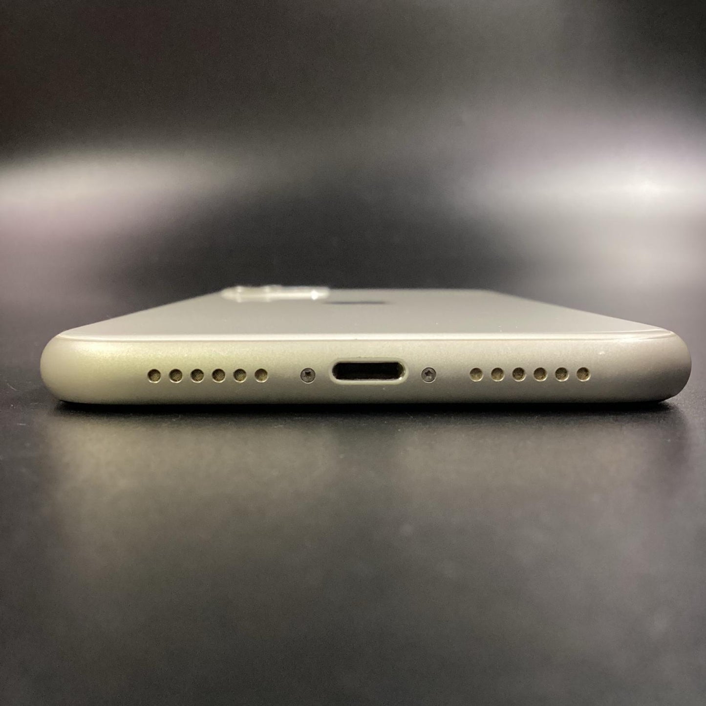 【全額返金保証】【最速発送】Apple iPhone iPhone 11 64GB ホワイト docomo 白ロム 動作確認済 74%