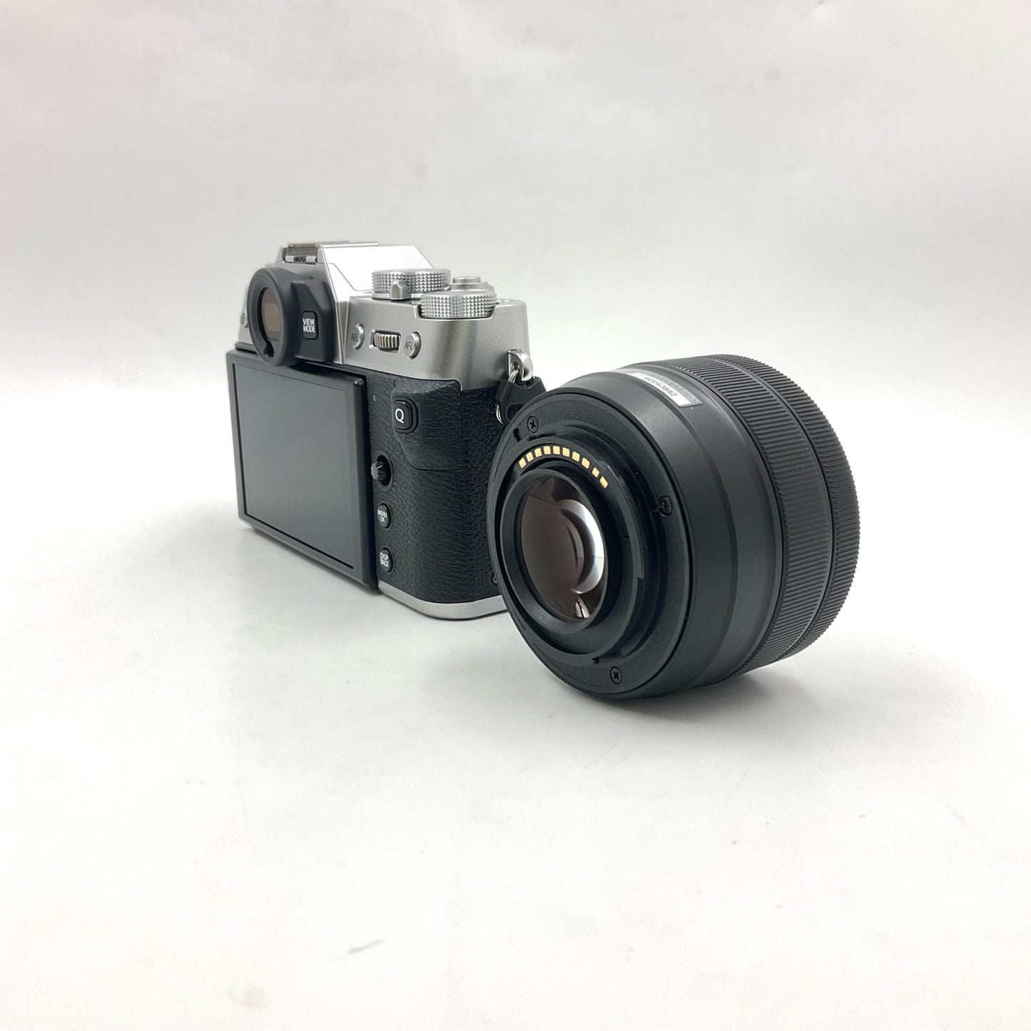 【全額返金保証】【最速発送】FUJIFILM デジタル一眼 X-T30 II 15-45mmレンズキット [シルバー] シルバー 美品 動作確認済