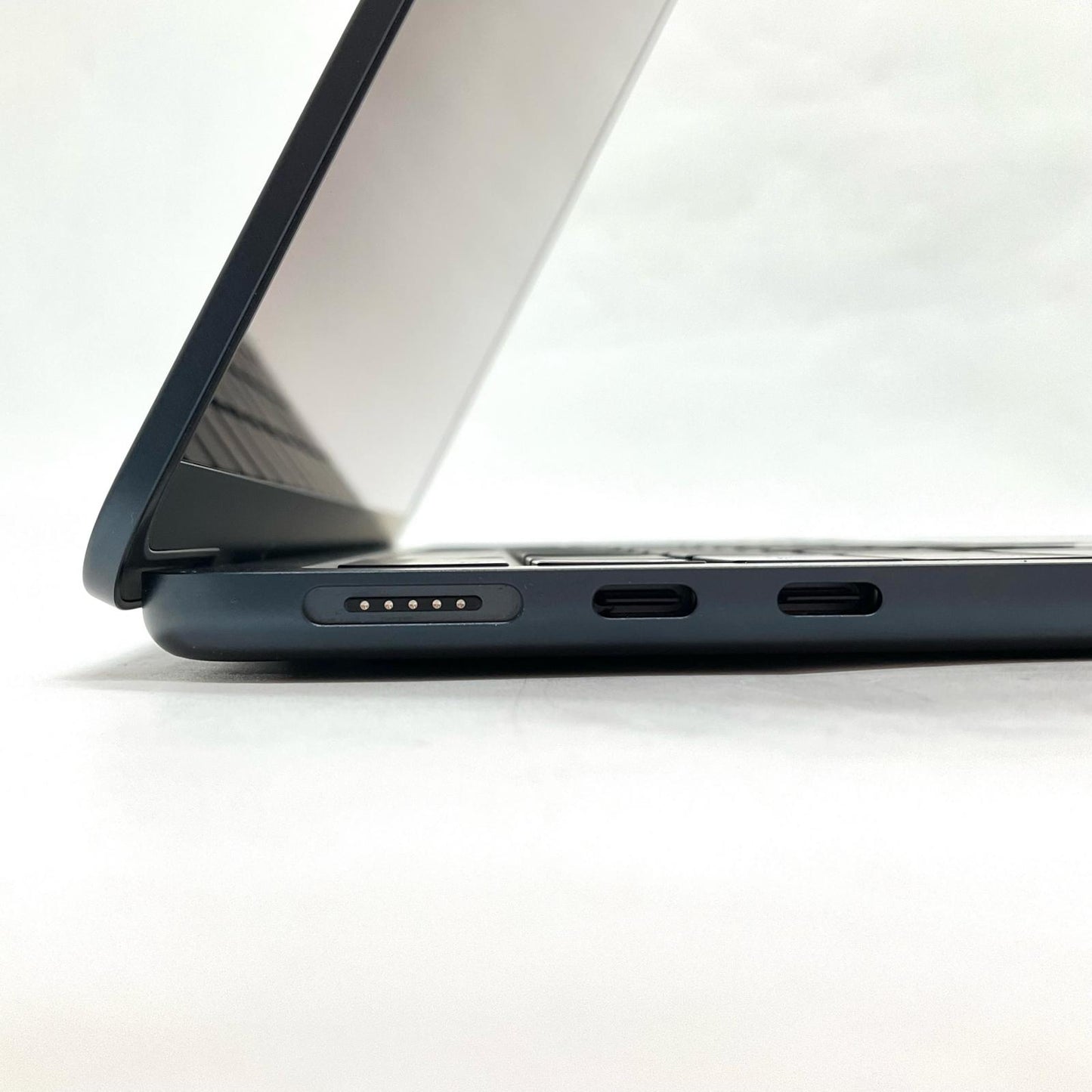 【全額返金保証】【最速発送】Apple MacBook Air 13インチ 2022 Apple M2 8GB 256GB ミッドナイト 100% 超美品 動作確認済