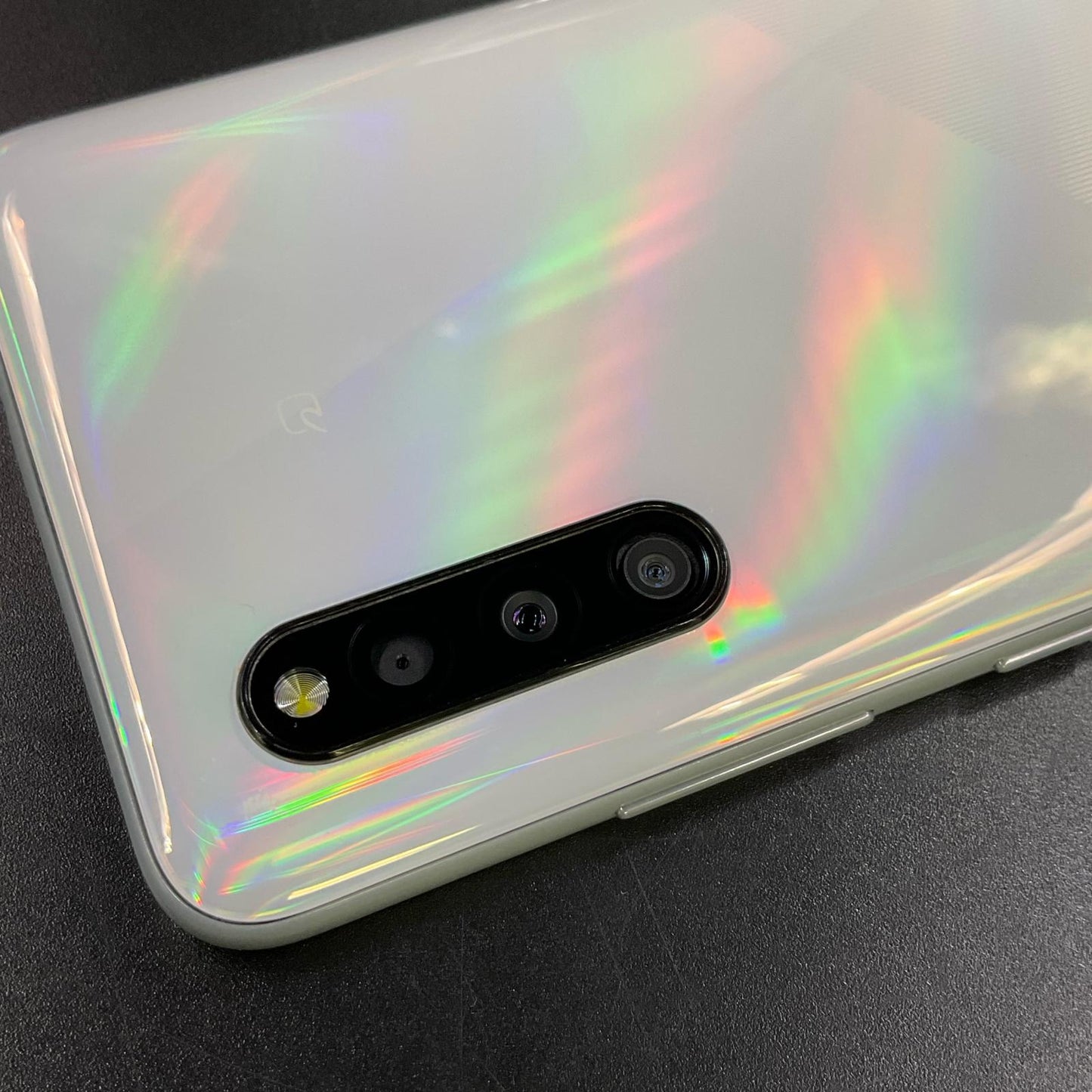 【全額返金保証】【最速発送】SAMSUNG Galaxy A41 ホワイト au SCV48 白ロム 美品 動作確認済
