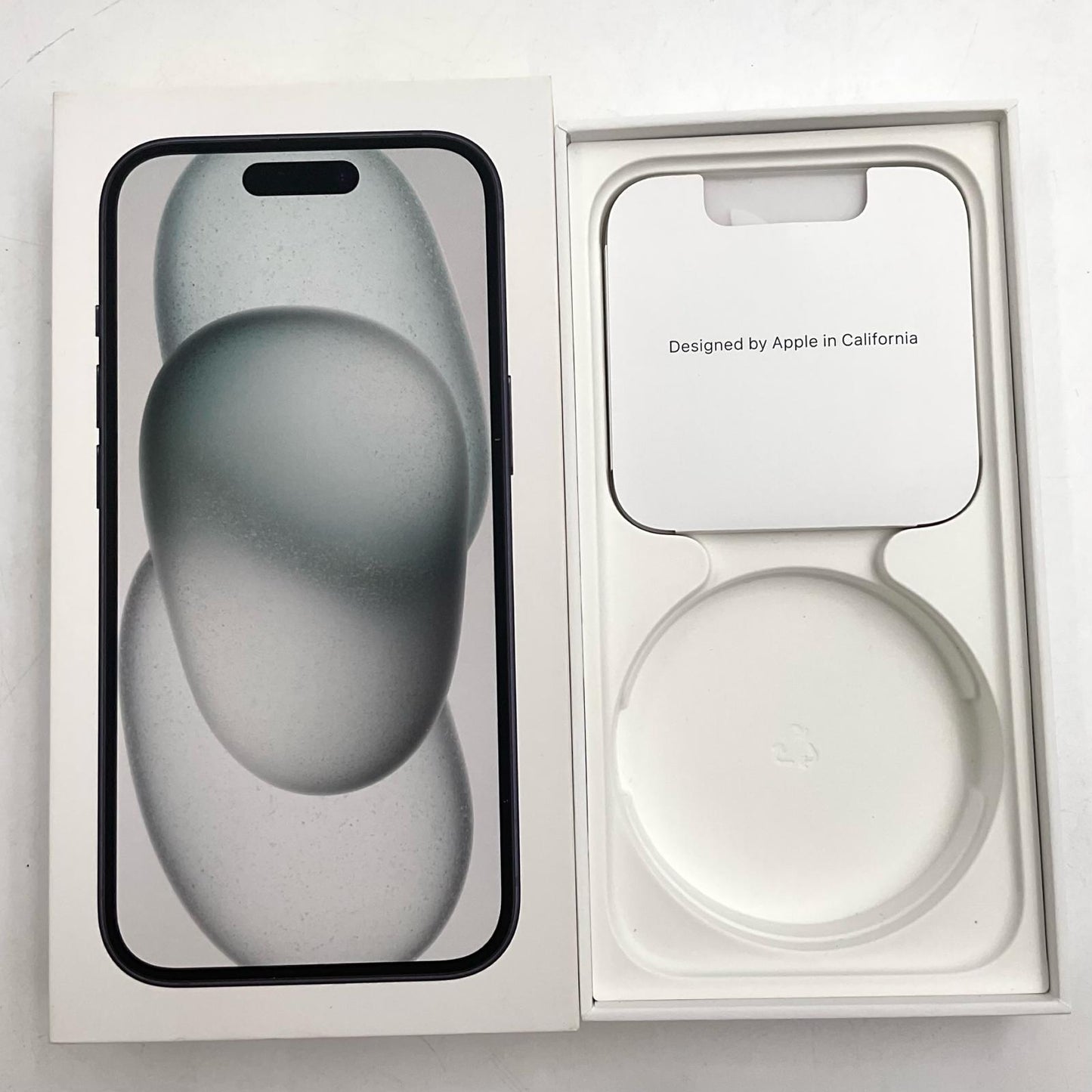 【最速発送】Apple iPhone iPhone 15 256GB ブラック docomo SIMフリー 白ロム【難有】 85%