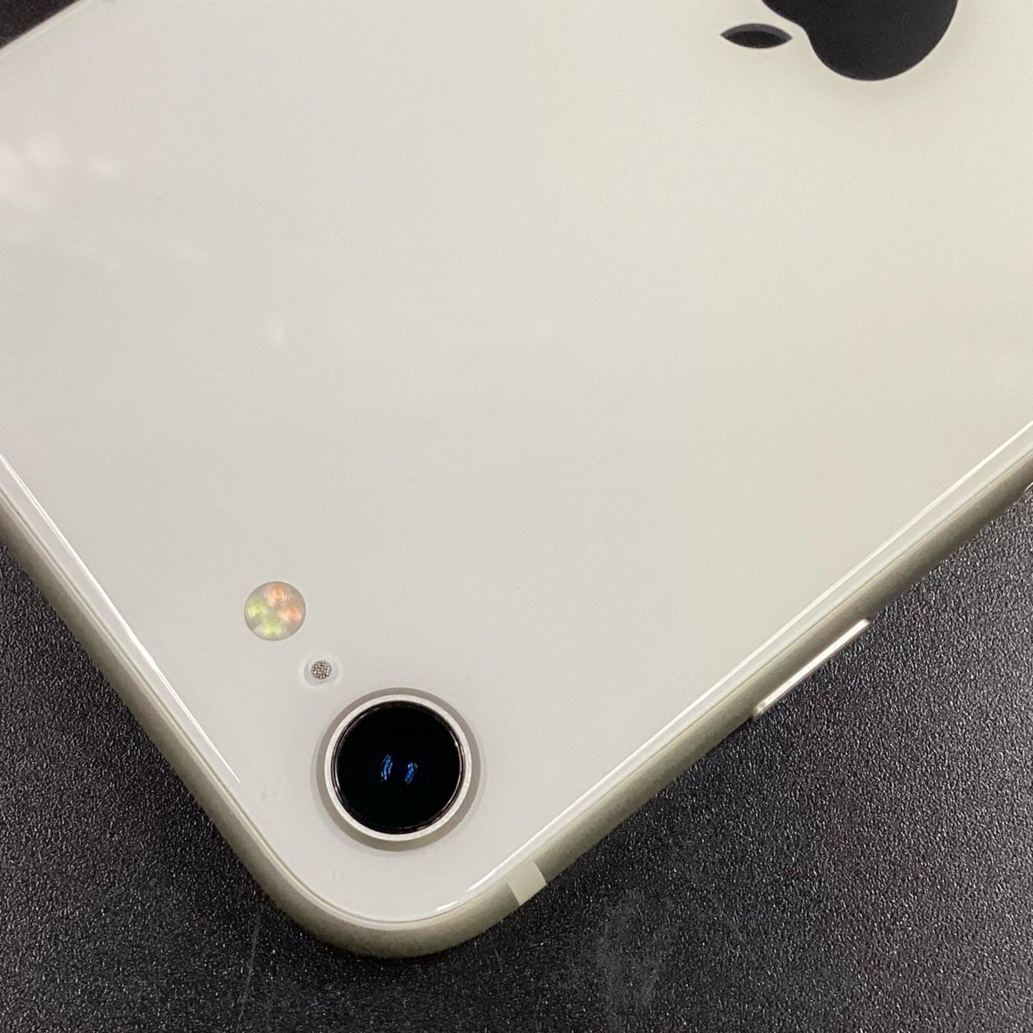 【全額返金保証】【最速発送】Apple iPhone iPhone SE（第3世代） 128GB スターライト docomo 白ロム 動作確認済 79%