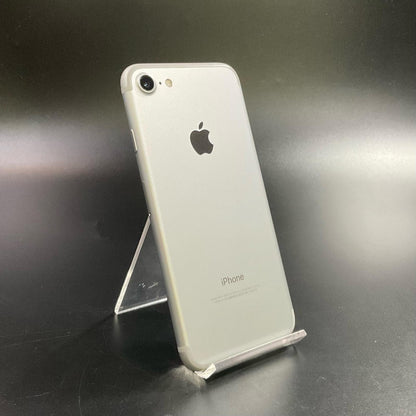 【全額返金保証】【最速発送】Apple iPhone iPhone 7 32GB シルバー docomo SIMフリー 白ロム 美品 動作確認済 84%