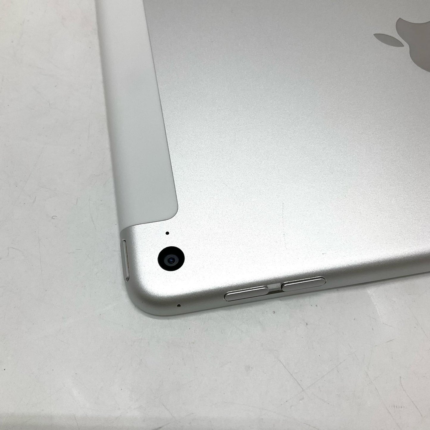 【全額返金保証】【最速発送】Apple iPad mini 7.9インチ 第4世代 128GB シルバー WiFi+Cellular au 白ロム 動作確認済