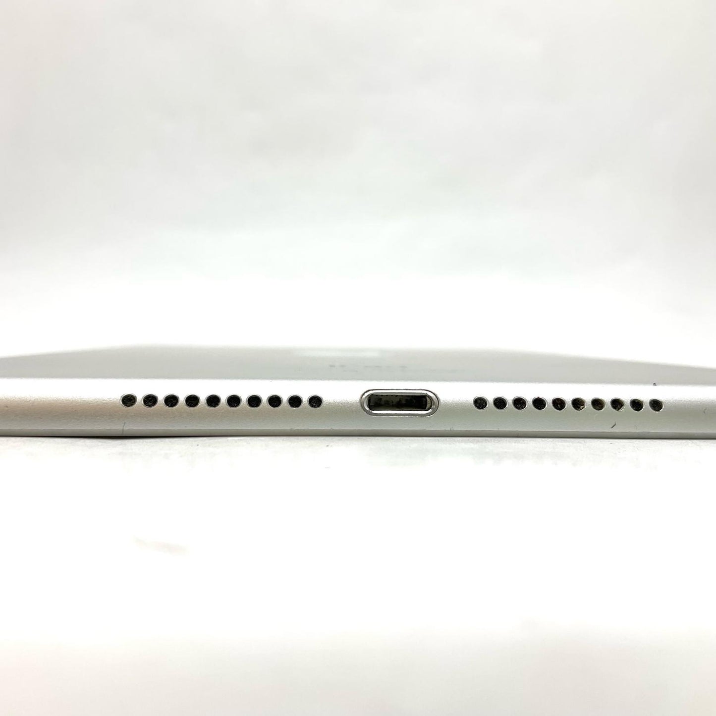 【全額返金保証】【最速発送】Apple iPad mini 7.9インチ 第4世代 128GB シルバー WiFi+Cellular au 白ロム 動作確認済