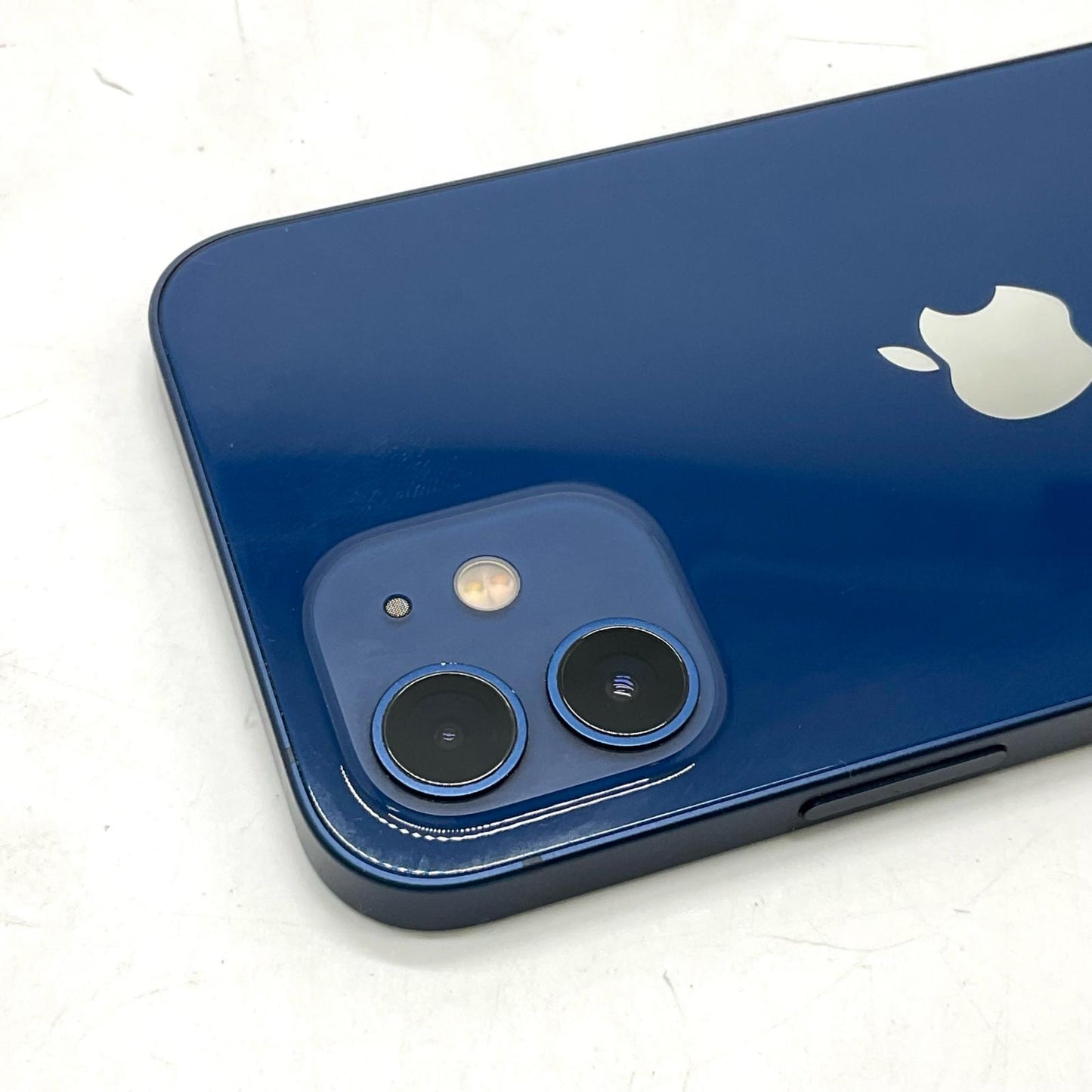 【最速発送】Apple iPhone iPhone 12 64GB ブルー docomo SIMフリー 白ロム【難有】 77%