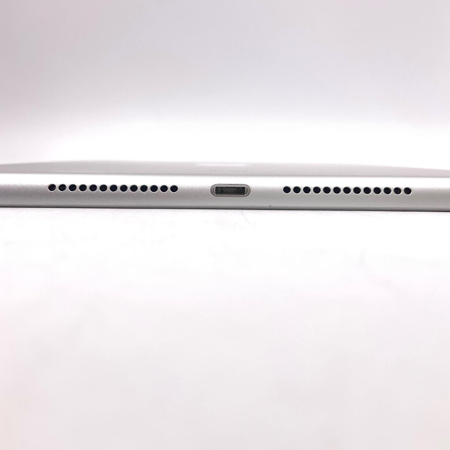 【全額返金保証】【最速発送】Apple iPad iPad 10.2インチ 第7世代 128GB シルバー Wi-Fi 動作確認済