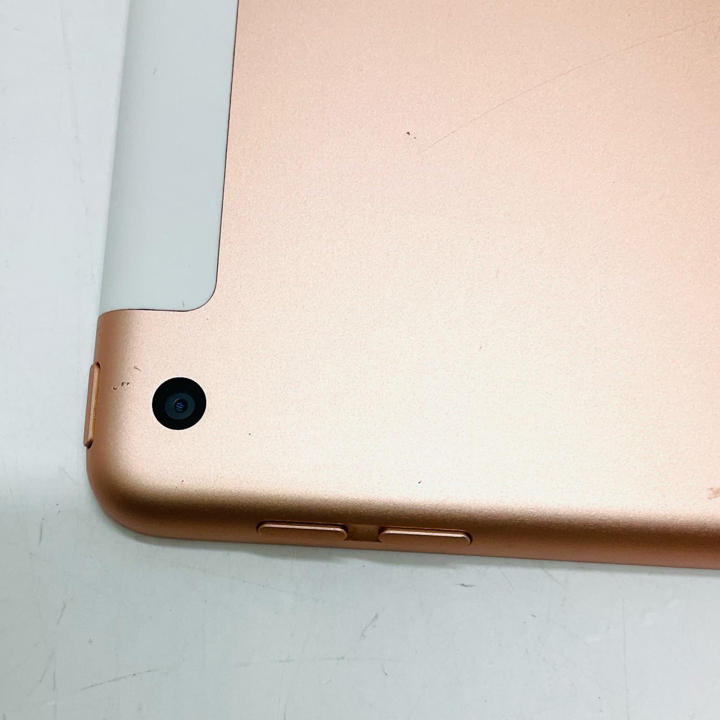 【全額返金保証】【最速発送】Apple iPad iPad 10.2インチ 第7世代 32GB ゴールド WiFi+Cellular Softbank 白ロム 動作確認済
