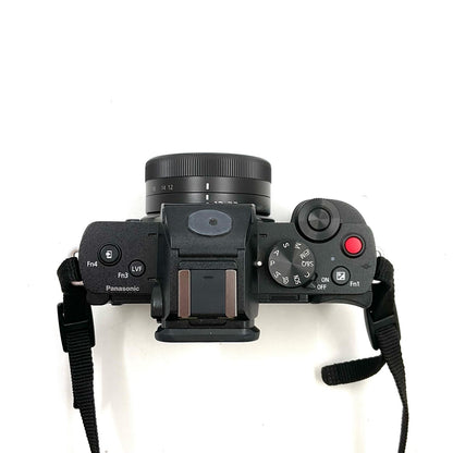 【全額返金保証】【最速発送】Panasonic デジタル一眼 LUMIX DC-G100V 標準ズームレンズキット トライポッドグリップ付 ブラック 美品 動作確認済