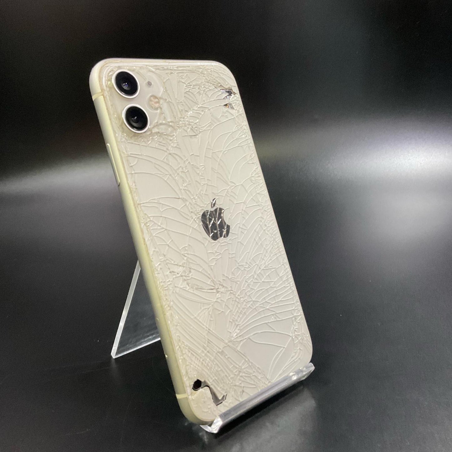 【最速発送】Apple iPhone iPhone 11 64GB ホワイト au SIMフリー 白ロム【難有】 82%