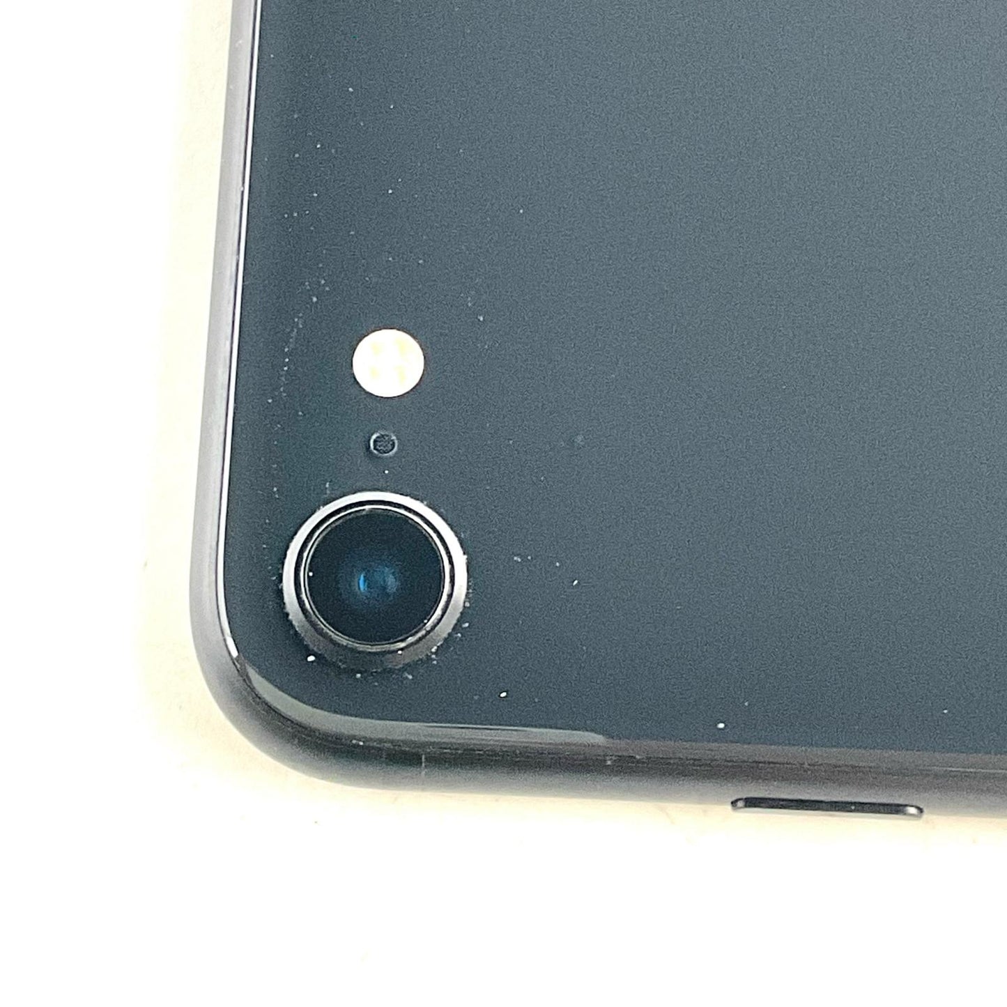 【全額返金保証】【最速発送】Apple iPhone iPhone SE（第2世代） 64GB ブラック Softbank 白ロム 動作確認済 77%