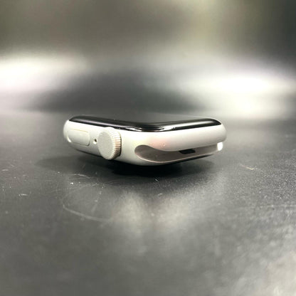 【全額返金保証】【最速発送】Apple Watch Nike SE 第1世代 アルミニウム 40mm GPS 77% 動作確認済