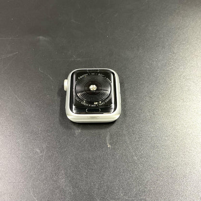 【全額返金保証】【最速発送】Apple Watch Nike SE 第1世代 アルミニウム 40mm GPS 77% 動作確認済