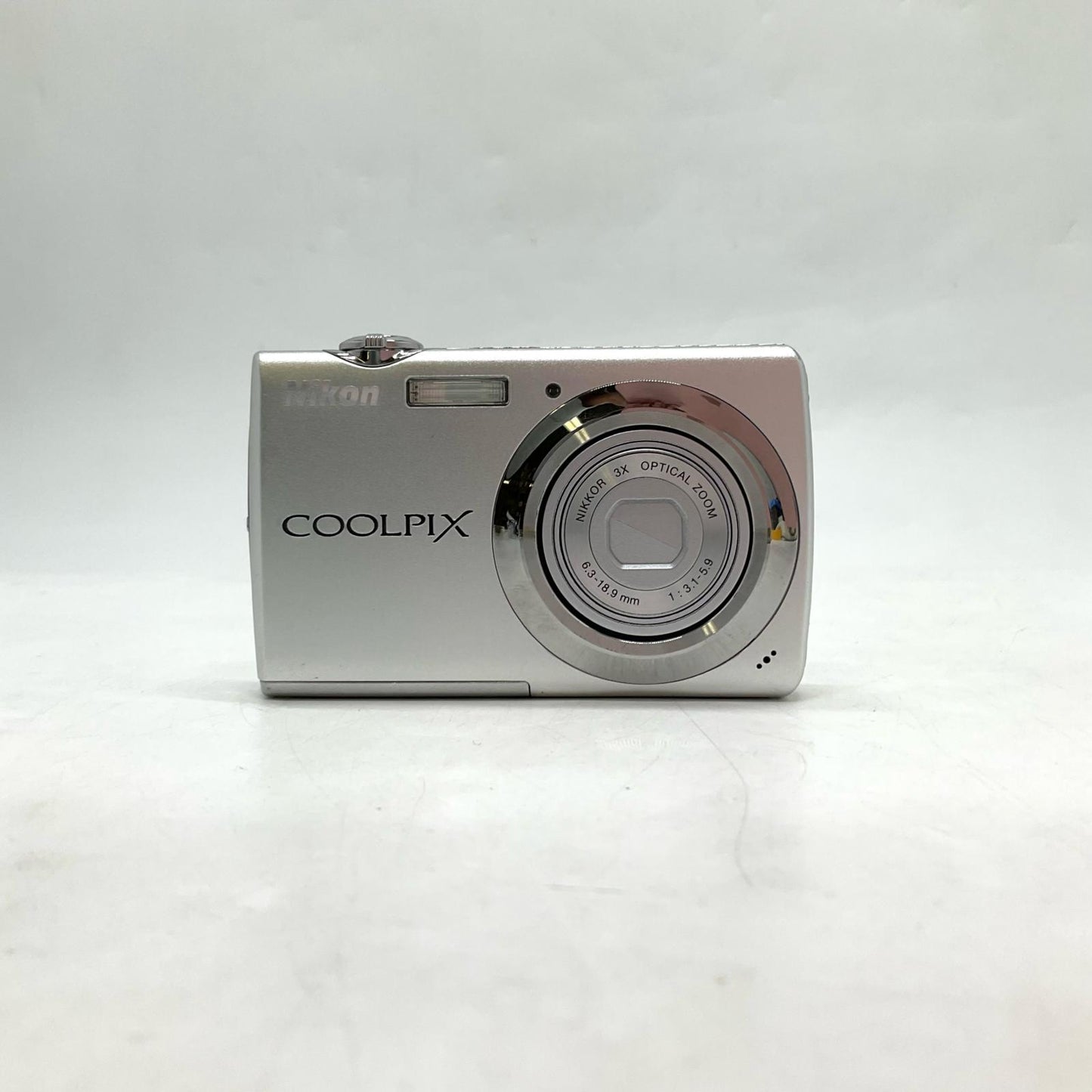 【全額返金保証】【最速発送】Nikon コンパクトデジタルカメラ COOLPIX S220 [シルバー] 美品 動作確認済
