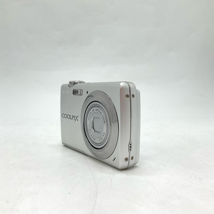 【全額返金保証】【最速発送】Nikon コンパクトデジタルカメラ COOLPIX S220 [シルバー] 美品 動作確認済