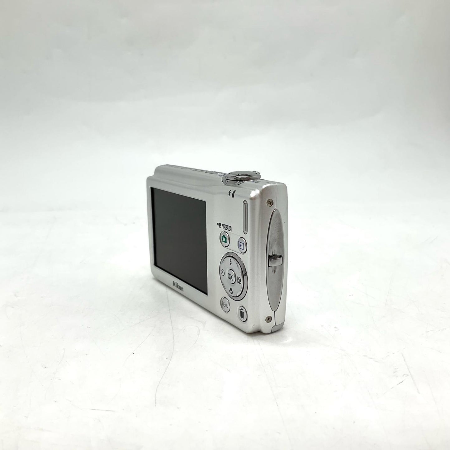 【全額返金保証】【最速発送】Nikon コンパクトデジタルカメラ COOLPIX S220 [シルバー] 美品 動作確認済