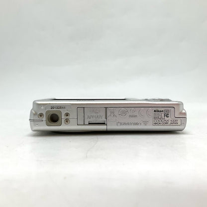 【全額返金保証】【最速発送】Nikon コンパクトデジタルカメラ COOLPIX S220 [シルバー] 美品 動作確認済