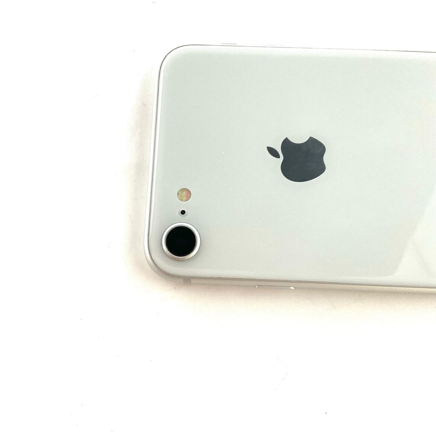 【全額返金保証】【最速発送】Apple iPhone iPhone 8 256GB シルバー au 白ロム 動作確認済 72%