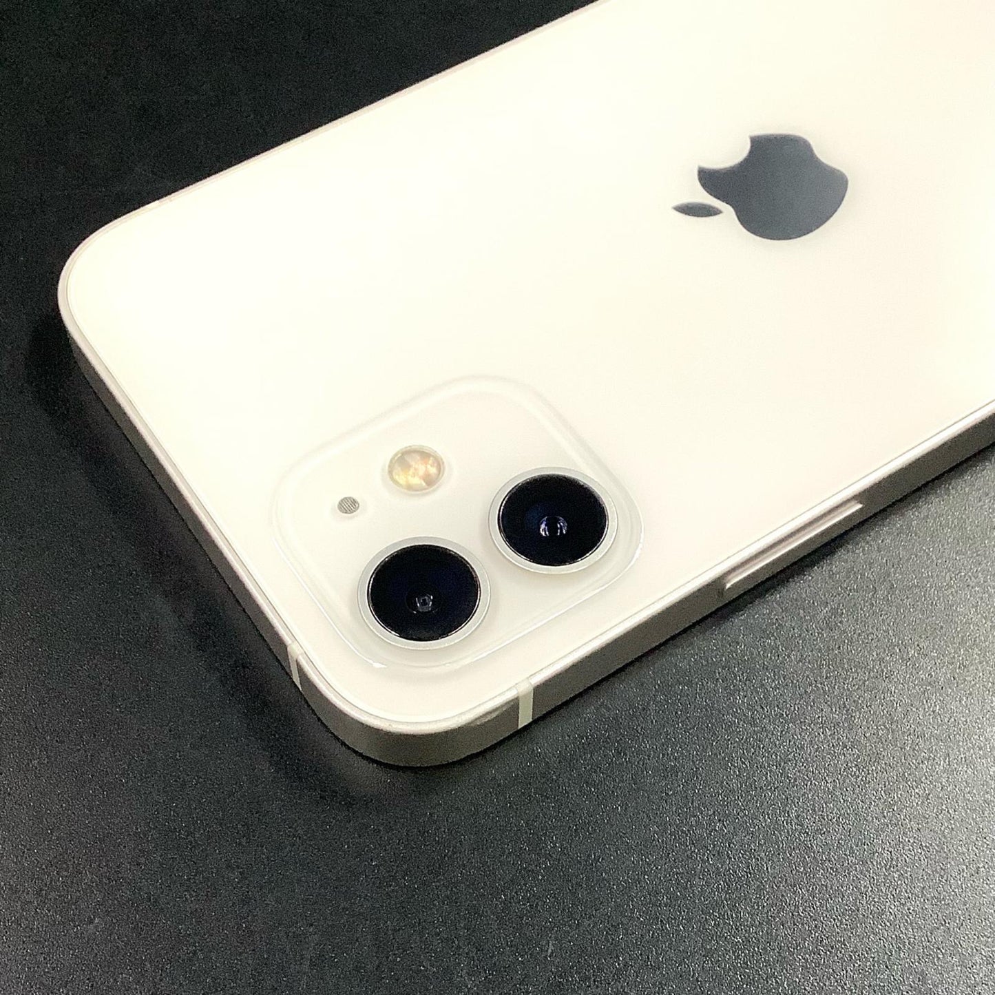【全額返金保証】【最速発送】Apple iPhone iPhone 12 64GB ホワイト au 白ロム 美品 動作確認済 84%