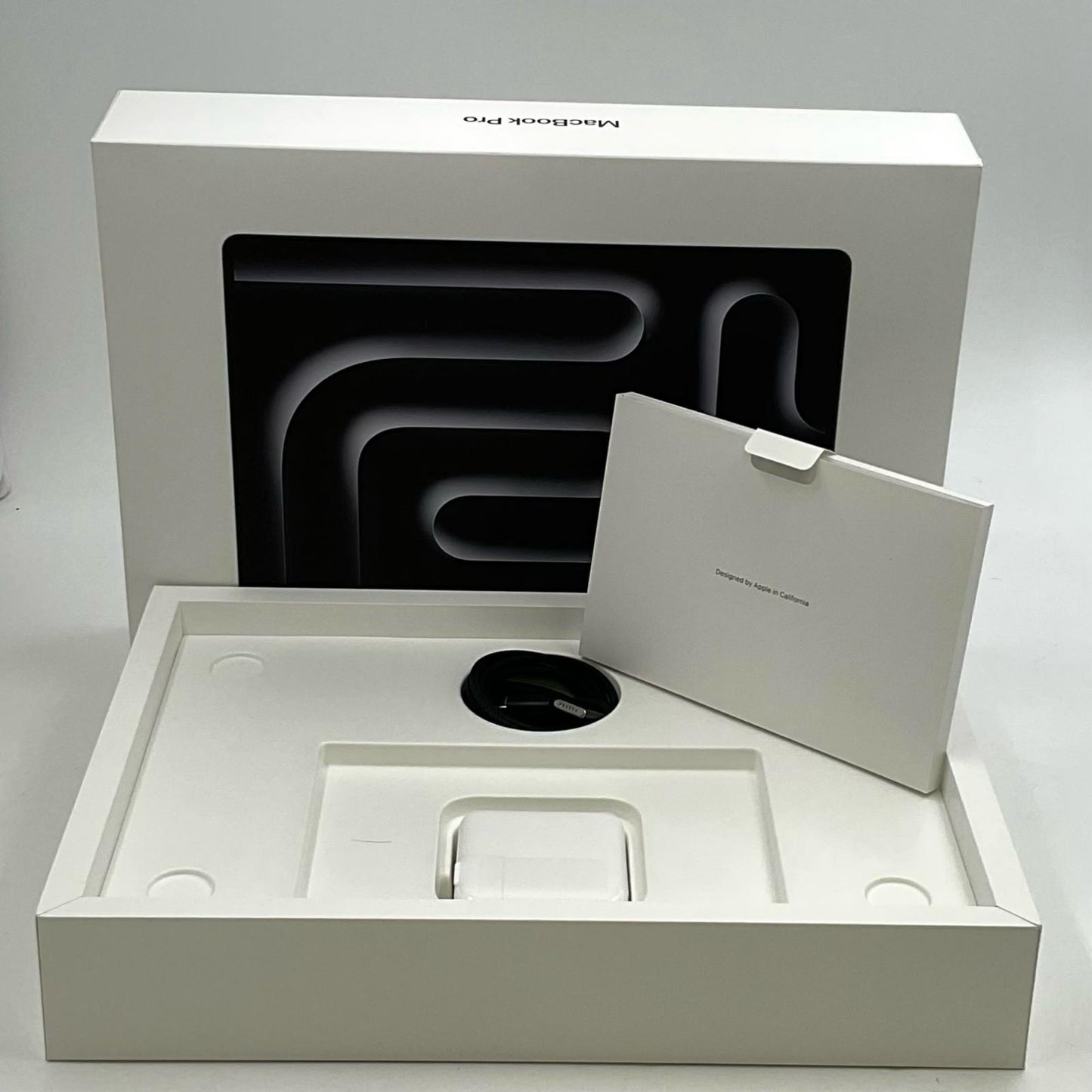【全額返金保証】【最速発送】Apple MacBook Pro 14インチ Apple M5 24GB 1TB スペースブラック 100% 超美品 動作確認済