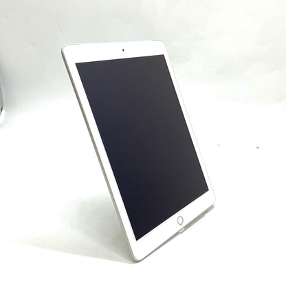 【全額返金保証】【最速発送】Apple iPad iPad 9.7インチ 第5世代 32GB シルバー WiFi+Cellular docomo 白ロム 動作確認済