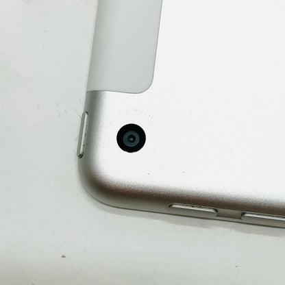【全額返金保証】【最速発送】Apple iPad iPad 9.7インチ 第5世代 32GB シルバー WiFi+Cellular docomo 白ロム 動作確認済