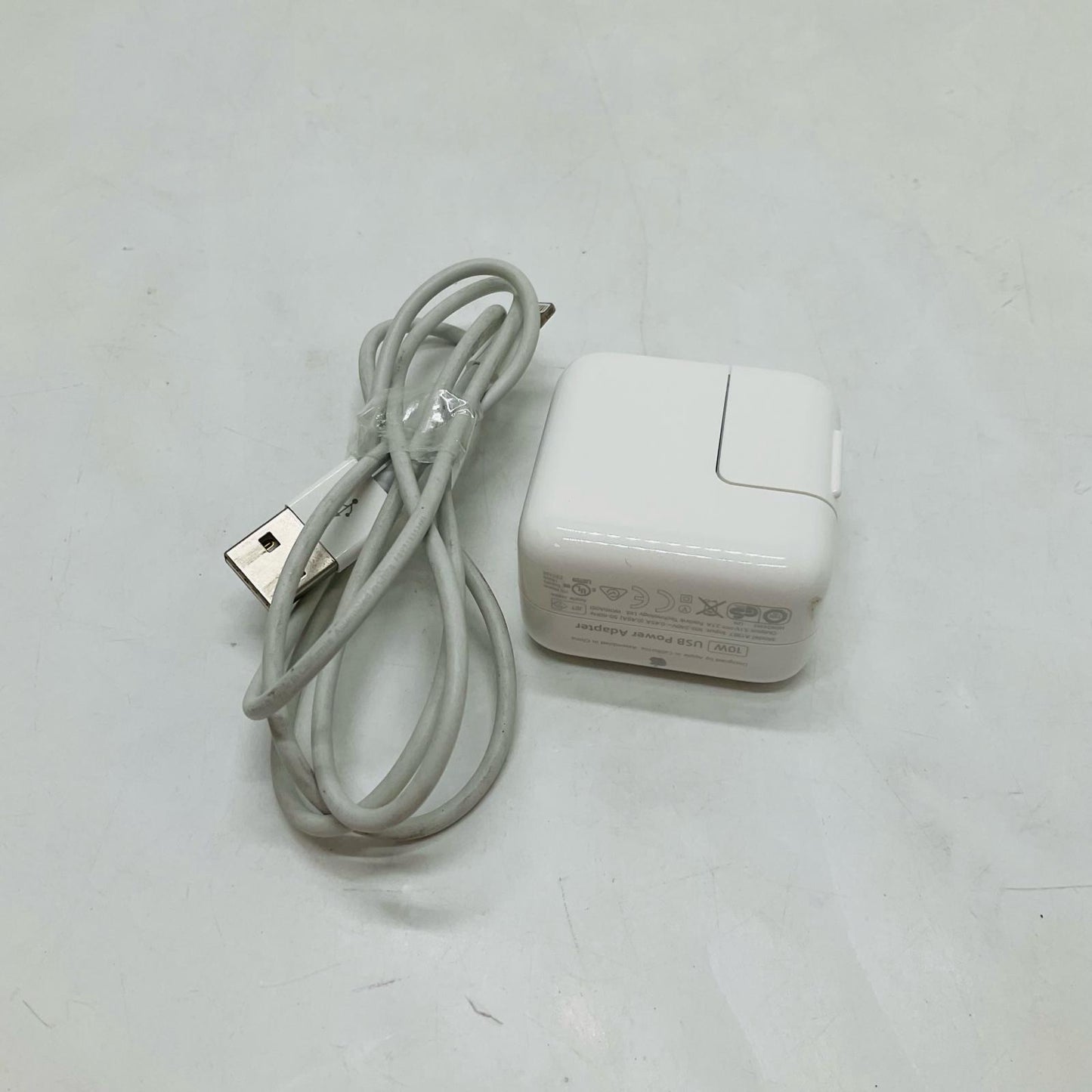 【全額返金保証】【最速発送】Apple iPad iPad 9.7インチ 第5世代 32GB シルバー WiFi+Cellular docomo 白ロム 動作確認済
