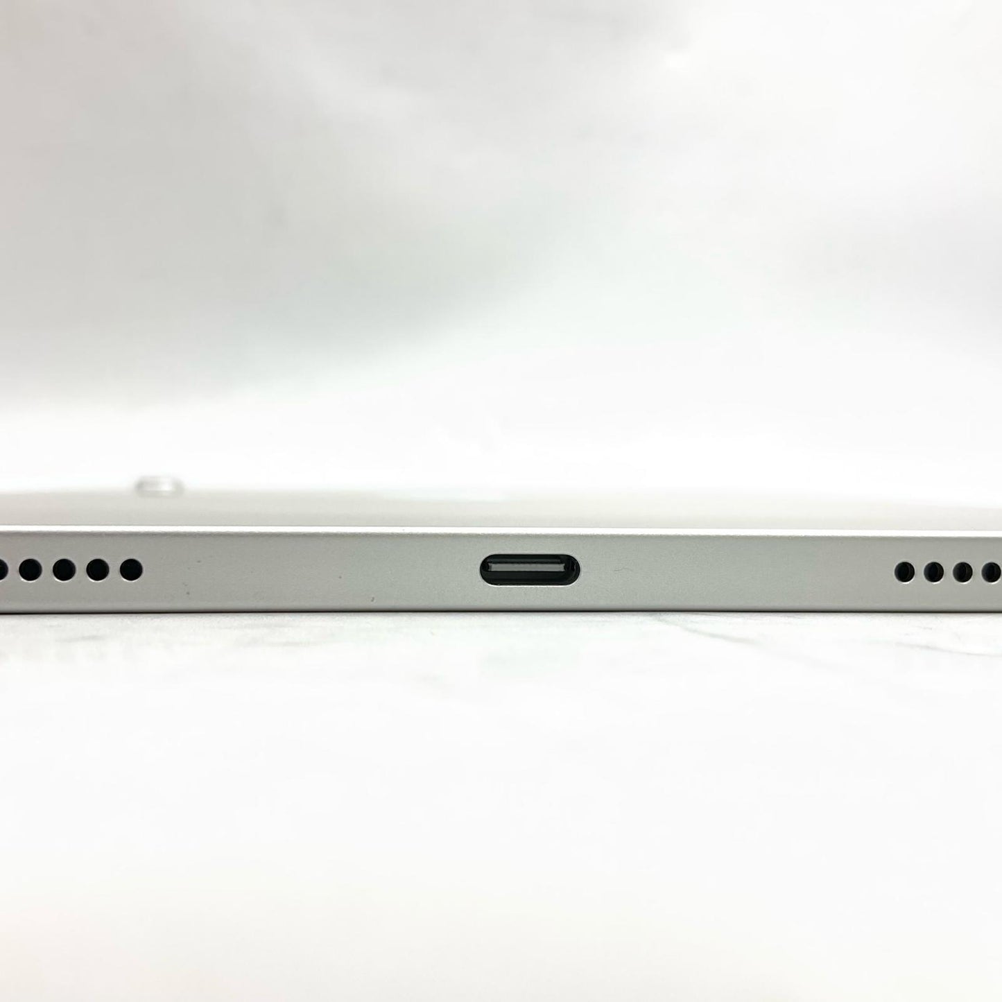 【全額返金保証】【最速発送】Apple iPad iPad 11インチ 128GB シルバー Wi-Fi 超美品 動作確認済