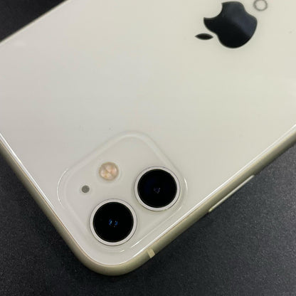 【全額返金保証】【最速発送】Apple iPhone iPhone 11 128GB ホワイト docomo 白ロム 動作確認済 77%