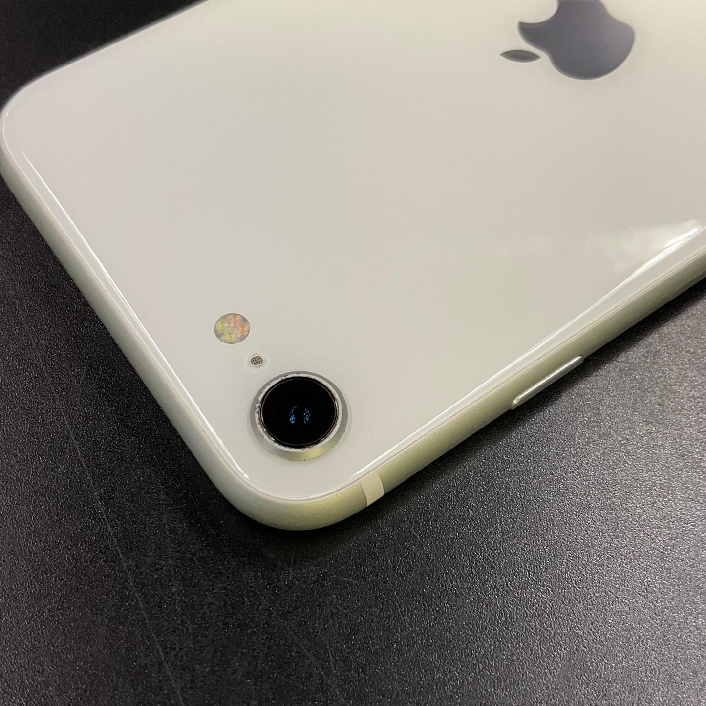 【全額返金保証】【最速発送】Apple iPhone iPhone SE（第2世代） 64GB ホワイト Softbank 白ロム 動作確認済 75%