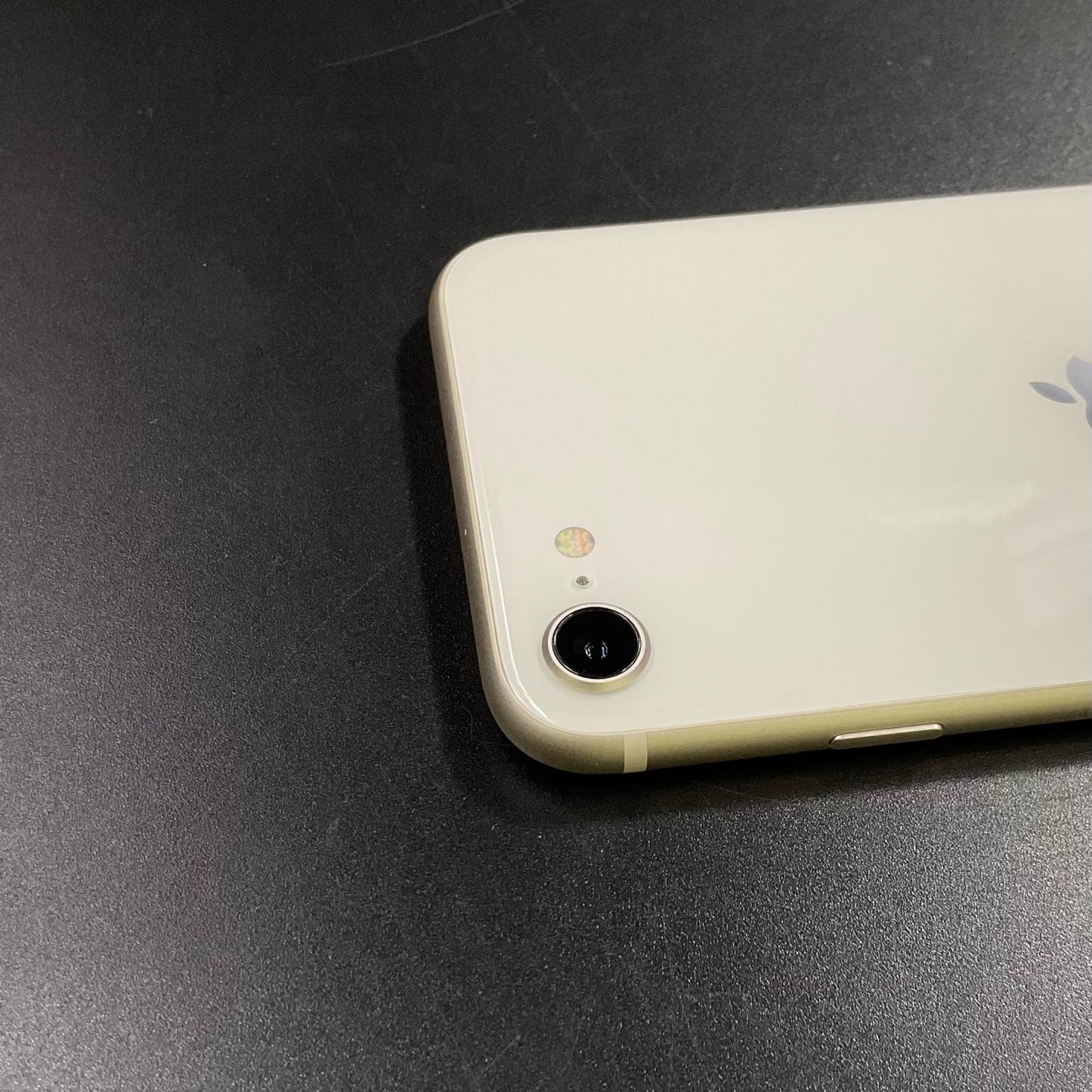 【全額返金保証】【最速発送】Apple iPhone iPhone SE（第3世代） 64GB スターライト Softbank 白ロム 動作確認済 90%