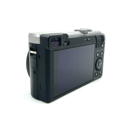 【全額返金保証】【最速発送】Panasonic コンパクトデジタルカメラ LUMIX DMC-TZ85 シルバー 美品 動作確認済