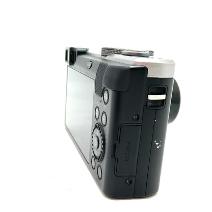 【全額返金保証】【最速発送】Panasonic コンパクトデジタルカメラ LUMIX DMC-TZ85 シルバー 動作確認済