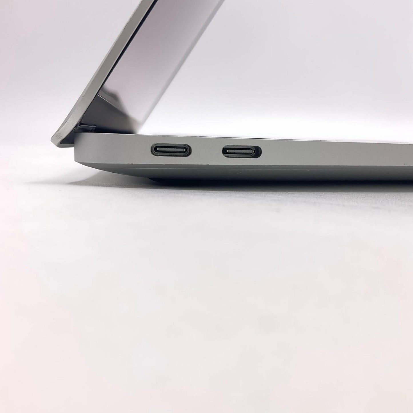 【全額返金保証】【最速発送】Apple MacBook Air 13.3インチ 2020 Apple M1 8GB 256GB シルバー 96% 動作確認済