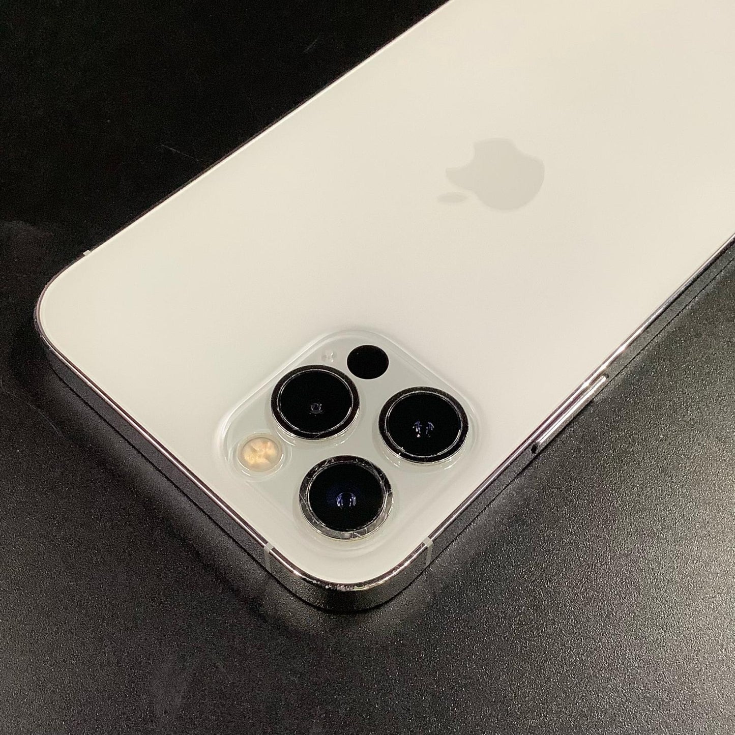 【全額返金保証】【最速発送】Apple iPhone iPhone 12 Pro 128GB シルバー au 白ロム 動作確認済 76%
