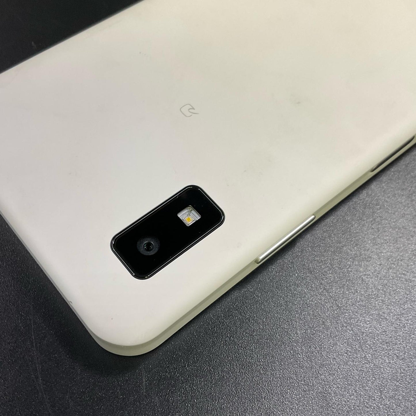 【全額返金保証】【最速発送】SHARP AQUOS wish 3 64GB ホワイト SIMフリー SH-M25 白ロム 美品 動作確認済