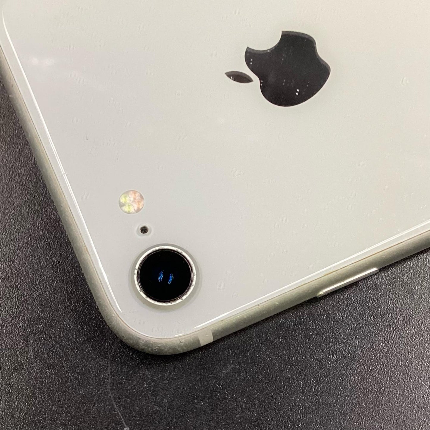 【最速発送】Apple iPhone iPhone 8 64GB シルバー docomo 白ロム【難有】 81%