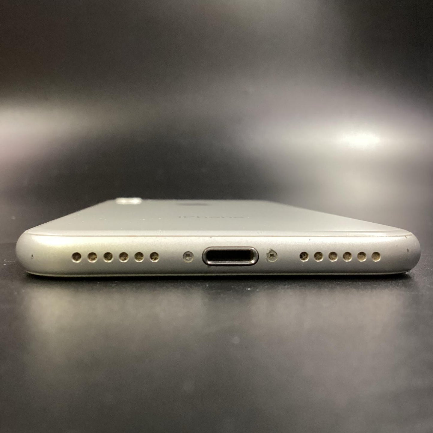 【最速発送】Apple iPhone iPhone 8 64GB シルバー docomo 白ロム【難有】 81%