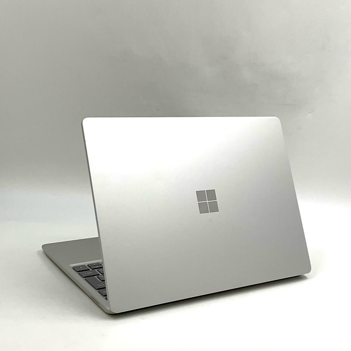 【全額返金保証】【最速発送】Microsoft Surface Laptop Go model 1943 intel core i5-1035G1 8GB M.2 SSD 128GB 84% 美品 動作確認済