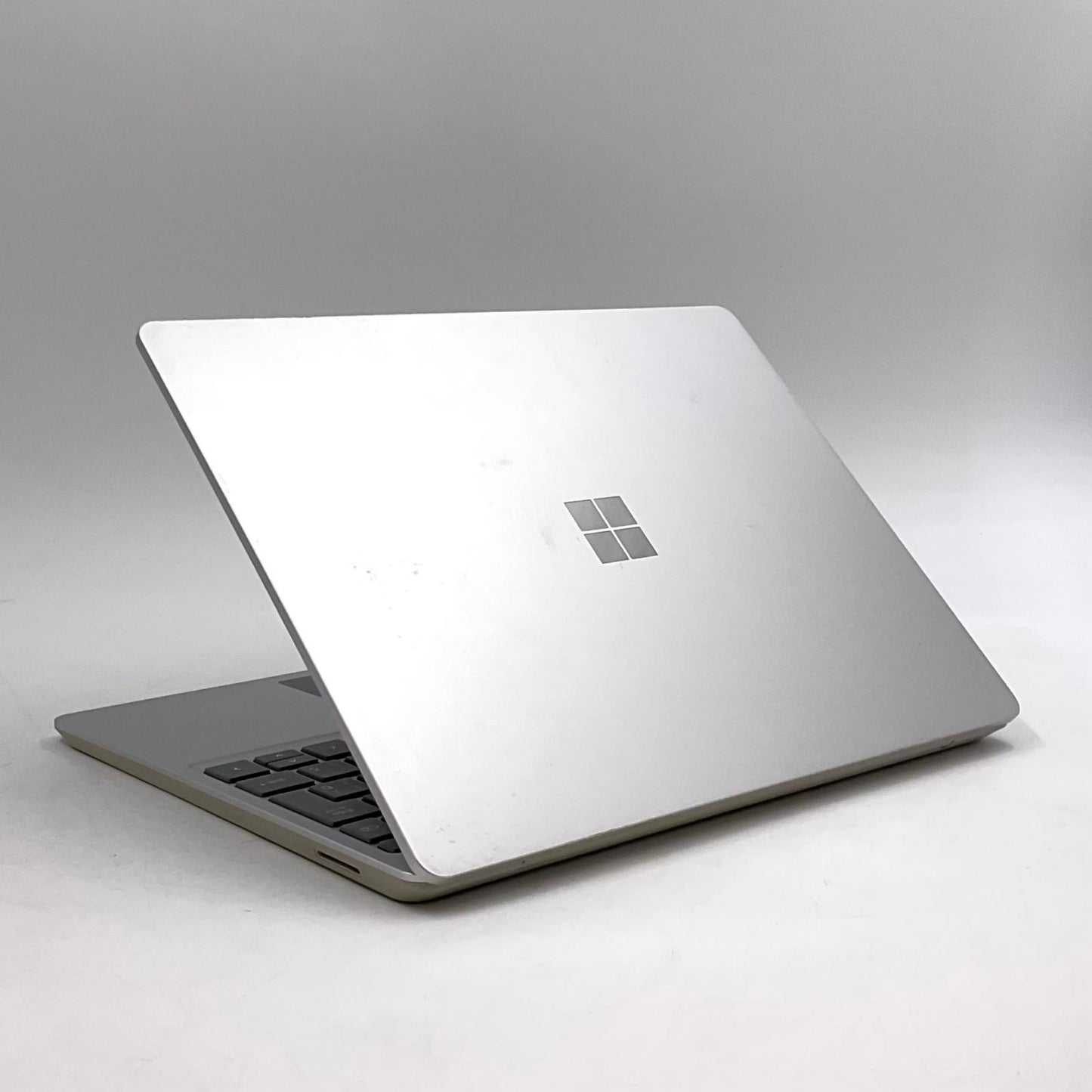 【全額返金保証】【最速発送】Microsoft Surface Laptop Go THH-00020 i5-1035G1 8GB M.2 SSD 128GB 84.7% 動作確認済