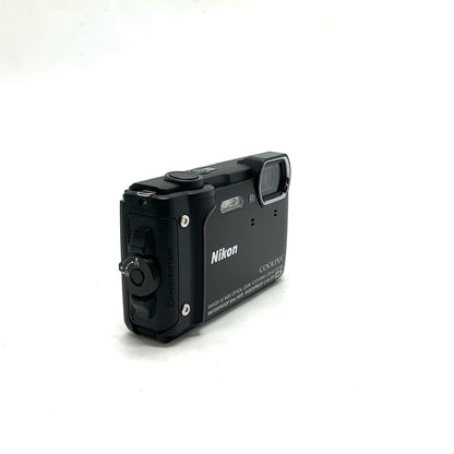 【全額返金保証】【最速発送】Nikon コンパクトデジタルカメラ COOLPIX W300 ブラック 超美品 動作確認済