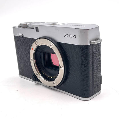 【全額返金保証】【最速発送】FUJIFILM デジタル一眼 X-E4 シルバー 動作確認済