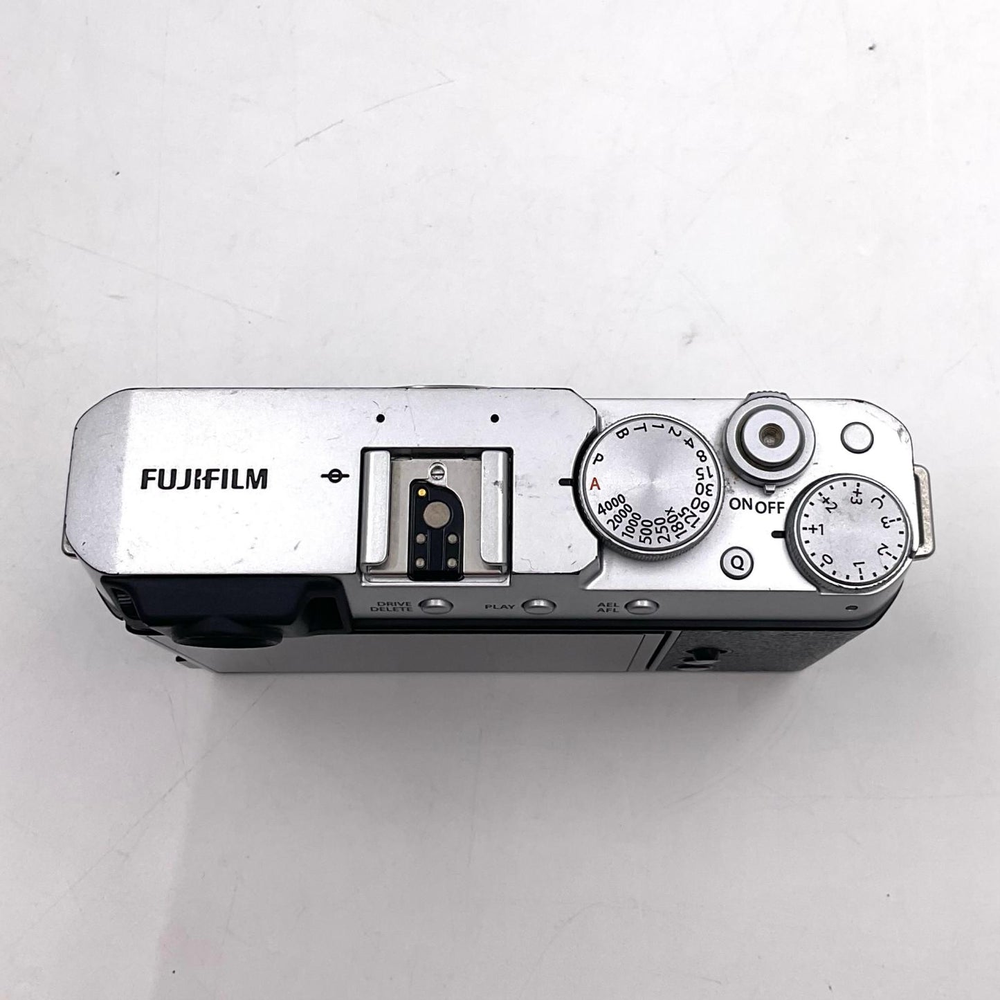 【全額返金保証】【最速発送】FUJIFILM デジタル一眼 X-E4 シルバー 動作確認済