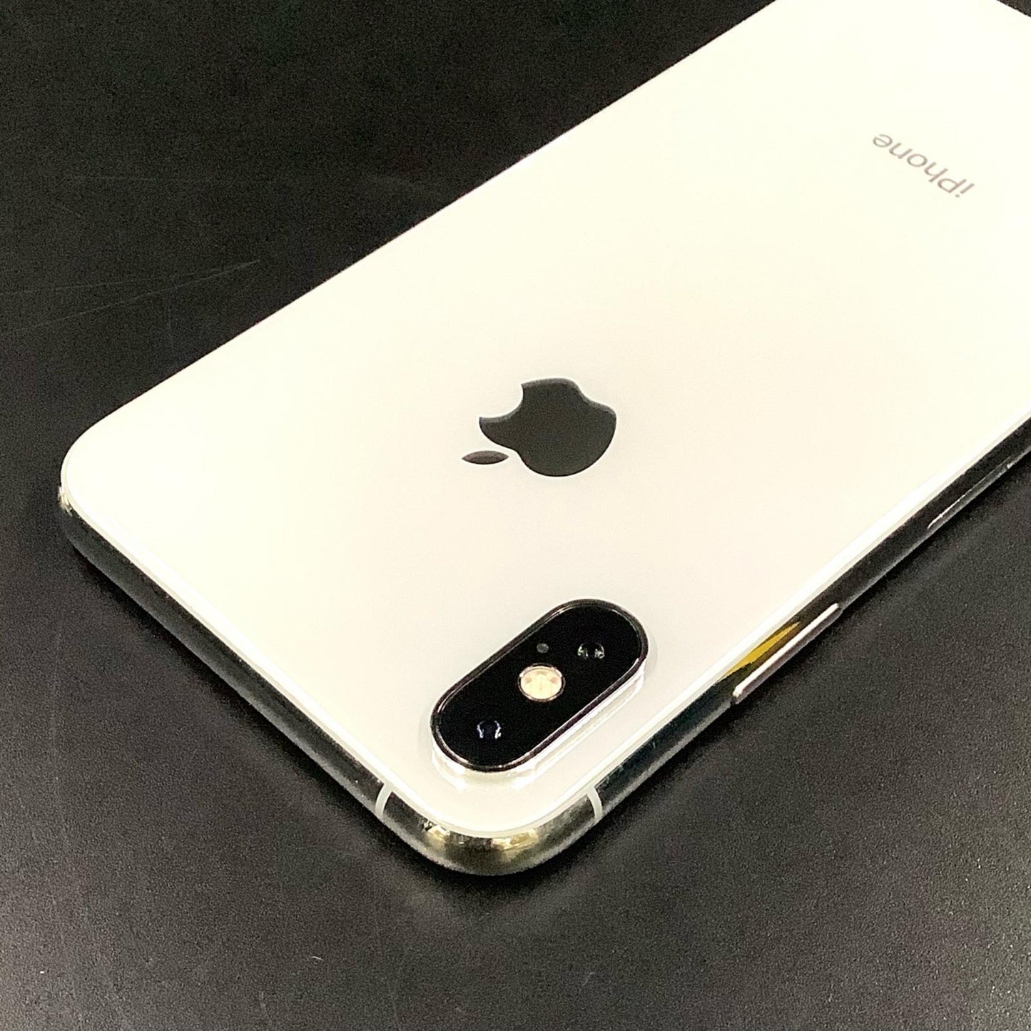 【最速発送】Apple iPhone iPhone XS 64GB シルバー au 白ロム【難有】 73%