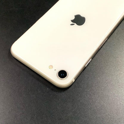 【全額返金保証】【最速発送】Apple iPhone iPhone SE（第3世代） 64GB スターライト au 白ロム 美品 動作確認済 86%