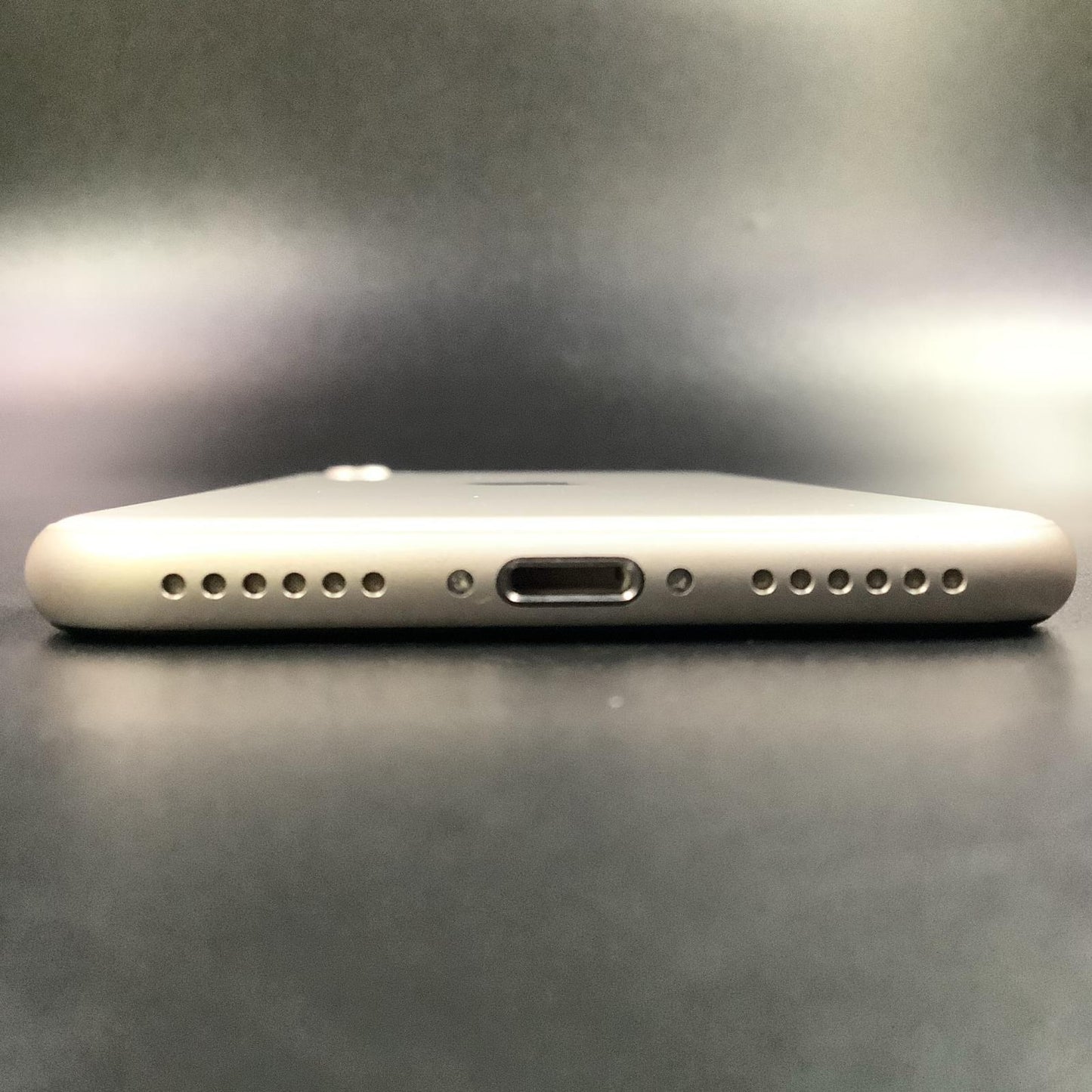 【全額返金保証】【最速発送】Apple iPhone iPhone SE（第3世代） 64GB スターライト au 白ロム 美品 動作確認済 86%