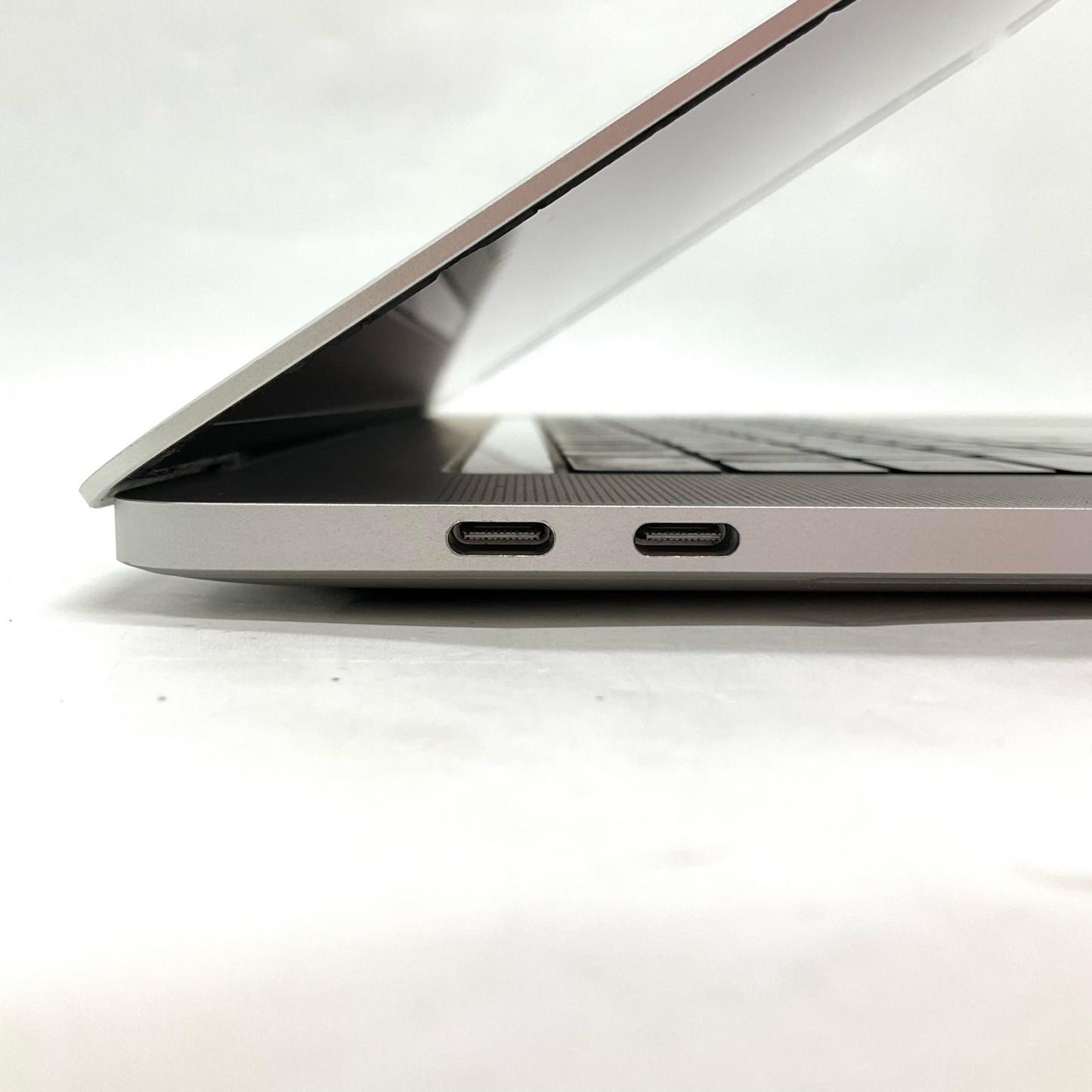 【最速発送】Apple MacBook Pro 15インチ 2016 2.7 GHz クアッドコア Intel Core i7 16GB 512GB シルバー【難有】