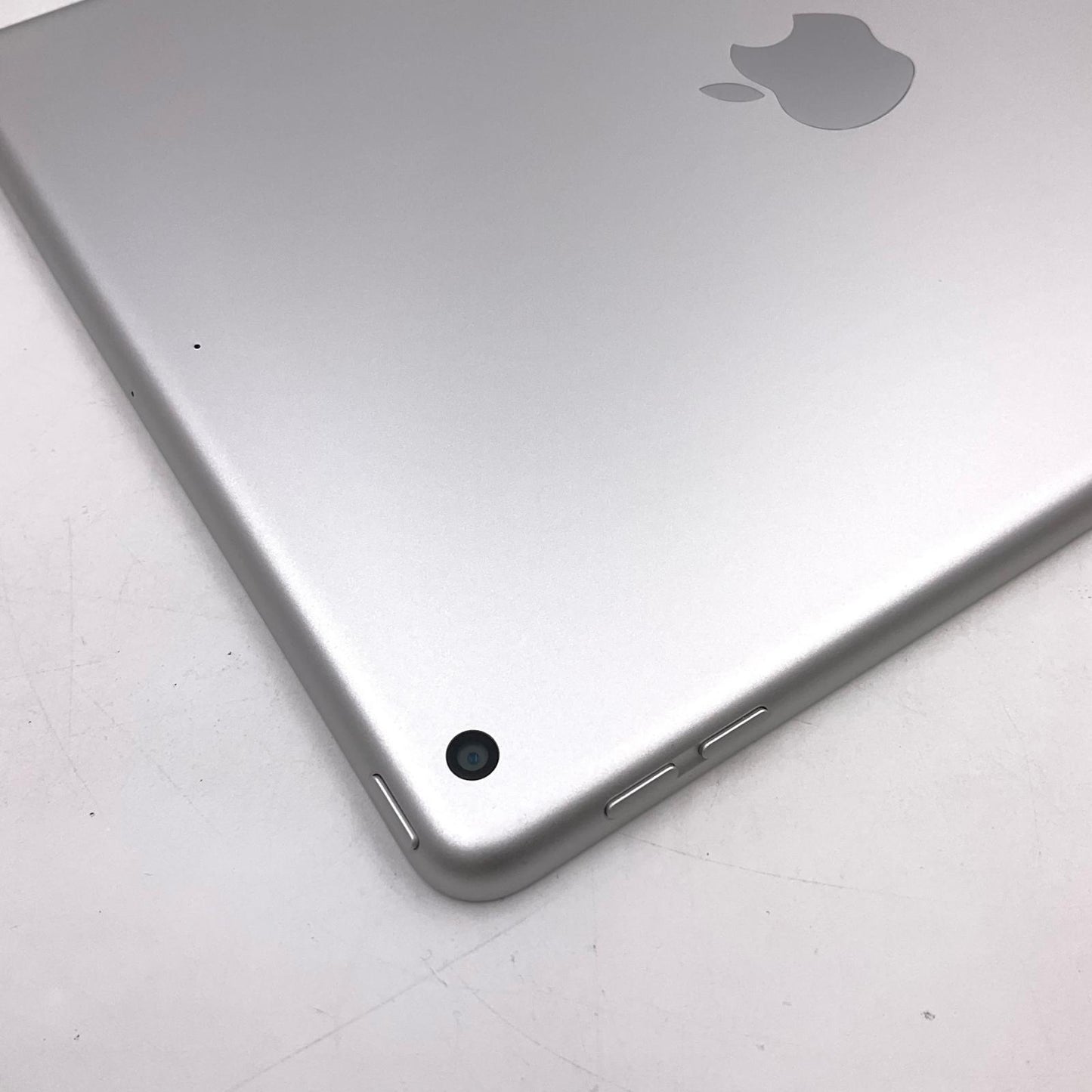 【全額返金保証】【最速発送】Apple iPad iPad 10.2インチ 第9世代 64GB シルバー Wi-Fi 超美品 動作確認済