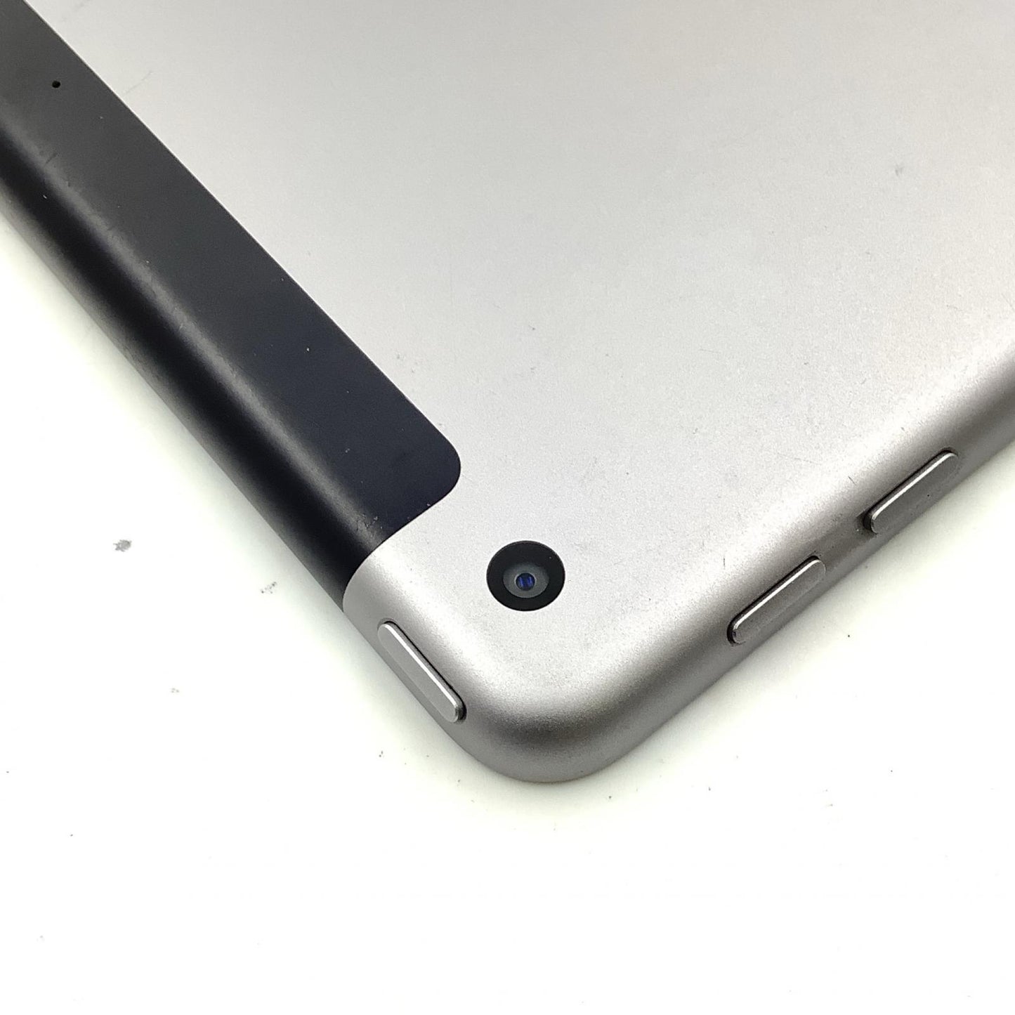 【全額返金保証】【最速発送】Apple iPad iPad 第6世代 32GB スペースグレイ Wi-Fi au 白ロム 美品 動作確認済